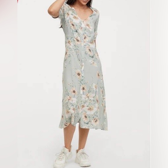 H&M Dresses & Skirts - H & M Floral V Neck Button Down Short Sleeve Summer Midi Dress SZ 10 NWOT